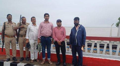 घाघरा सरयू में बढ़ रहे जलस्तर के मद्देनजर एसडीएम ने व्यवस्थाओं का लिया जायजा