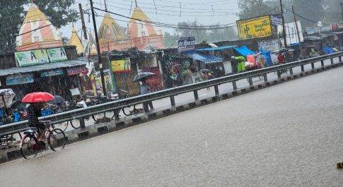 डीएम साहब यह अंतराष्ट्रीय राजमार्ग 927 है, तालाब नहीं