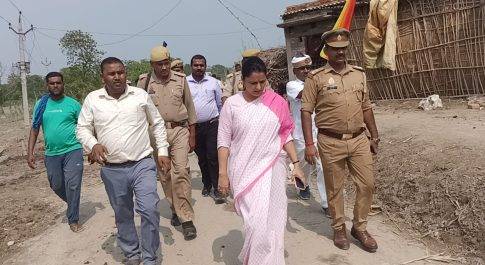 डीएम ने बाढ़ व कटान प्रभावित गांवों का किया निरीक्षण