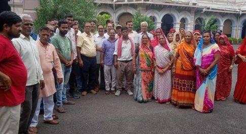 पूर्व पदाधिकारियों पर समाज की संपत्ति हड़पने का आरोप
