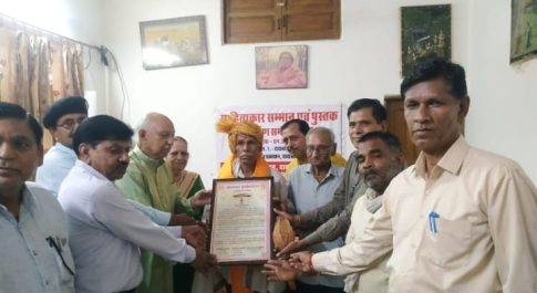 भाषा को समयानुसार प्रवाहित होते रहना चाहिए