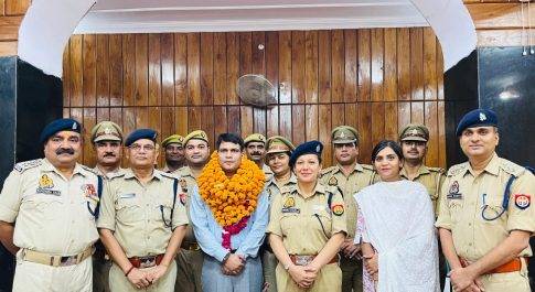 पुलिस उपाधीक्षक के स्थानान्तरण पर पुलिस अधीक्षक द्वारा दी गयी विदाई