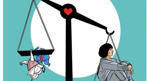विनेश फोगट के अयोग्य ठहराए जाने से सरकार पर उठे सवाल
