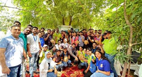पार्षद मनोज त्यागी के नेतृत्व में 56 में तालाब का जीर्णोद्धार करते हुए, गौरैया के लिए घोंसले बनाये गये व पौधारोपण किया