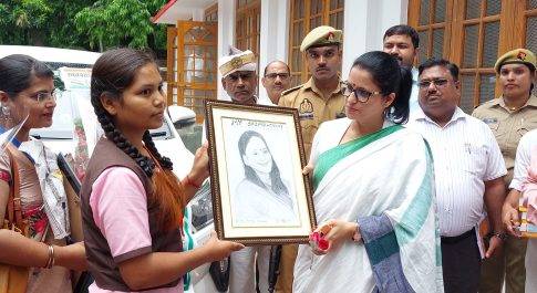 नई दिल्ली के लिए रवाना हुए एकलव्य विद्यालय के छात्र-छात्राएं