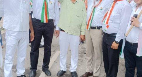 अधिवक्ताओं ने विशाल तिरंगा रैली निकाल मॉं भारती के वीर सपूतों को अर्पित की श्रद्धांजलि