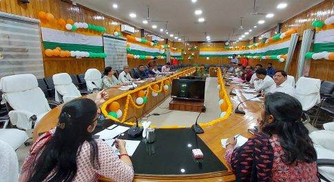 डीएम की अध्यक्षता में सम्पन्न हुई बेसिक शिक्षा विभाग की समीक्षा बैठक