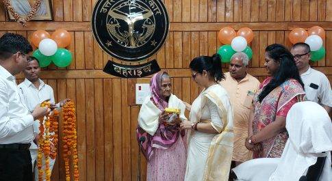 स्वतंत्रता दिवस के अवसर पर सम्मानित हुए सेनानी वीरांगना व परिजन