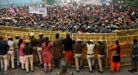 शिक्षा और यूनिवर्सिटीज पर दोतरफा हमले : स्कूल-कॉलेज पहुंचा बतरा का ख़तरा