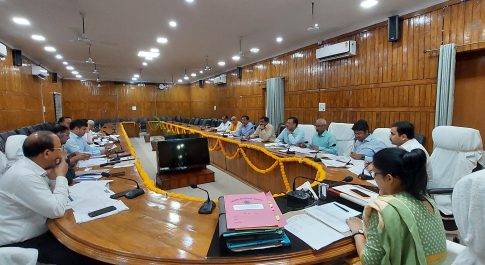 मतदेय स्थलों के सम्भाजन के सम्बन्ध में डीएम की अध्यक्षता में बैठक सम्पन्न