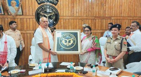 प्रभारी मंत्री ने जिले के अधिकारियों के साथ की समीक्षा बैठक