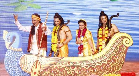 लव कुश रामलीला में केवट बने फेमस सिंगर शंकर साहनी
