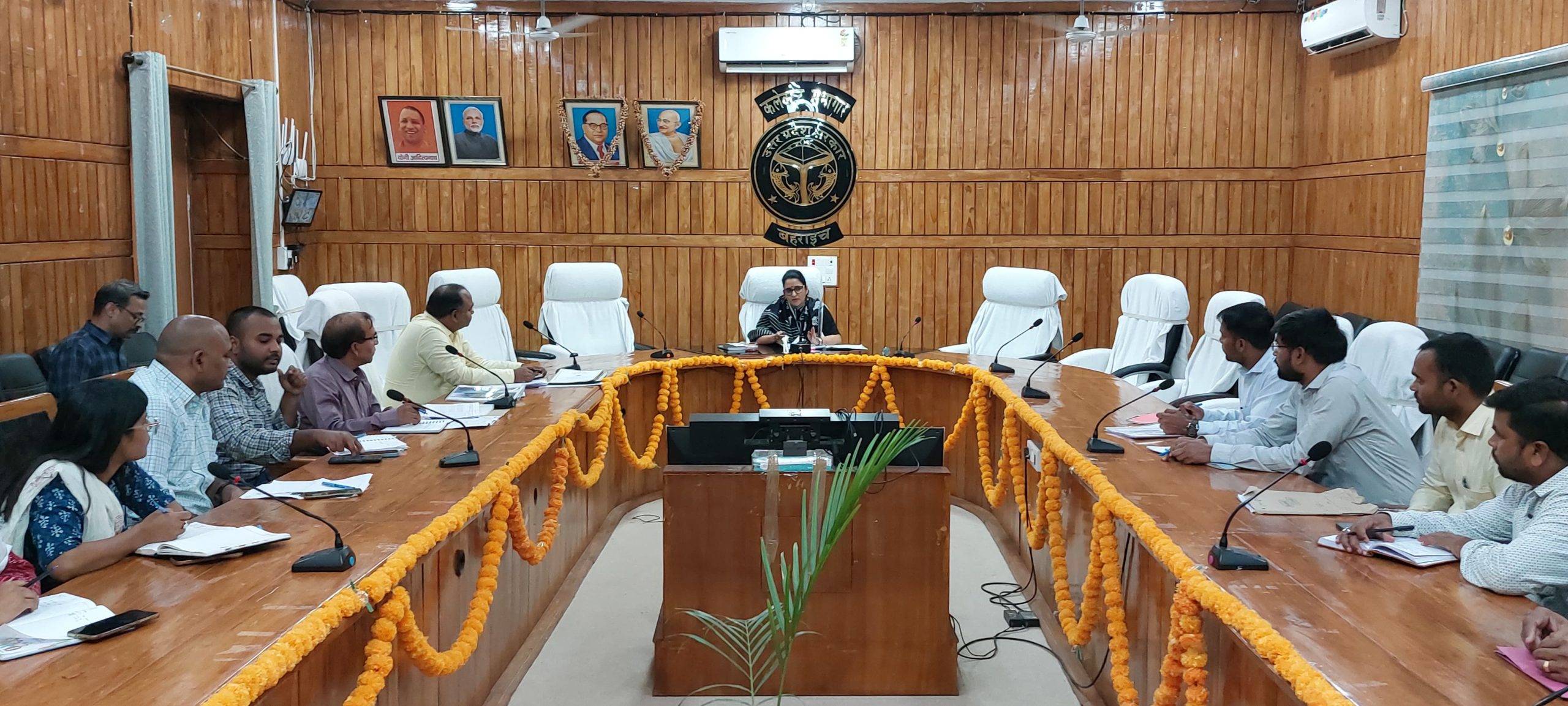 डीएम की अध्यक्षता में सम्पन्न हुई जनपद स्तरीय सिल्ट सफाई समिति की बैठक