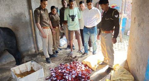 गाजियाबाद आबकारी विभाग की दबिश में अवैध शराब बरामद 