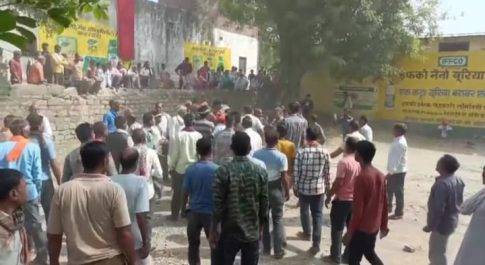 डीएपी मांगा तो किसानों को मिलीं पुलिस की लाठियां