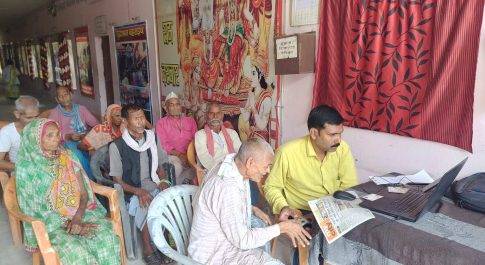 वृद्धाश्रम में संवासित 20 बुज़ुर्गों के बने आयुष्मान कार्ड
