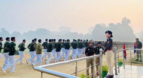 पुलिस अधीक्षक महोदय द्वारा शुक्रवार परेड की सलामी ली गयी एवं परेड का निरीक्षण किया गया।