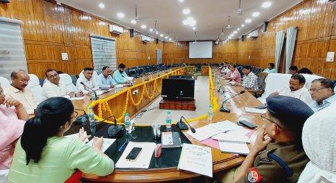 मल्टी स्टोरी पार्किंग के लिए भूमि चिन्हित करें अधिकारी: डीएम