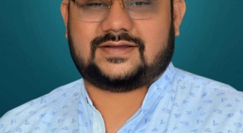 कल जिनकी नाव डुबोई, आज खुद उनकी नाव पे सवार हुए केजरीवाल