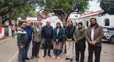बढ़ती ठंड में मदद के लिए व्यापारियों ने बढ़ाए हाथ, उद्योग व्यापार मंडल ने दिए एक हजार कंबल….