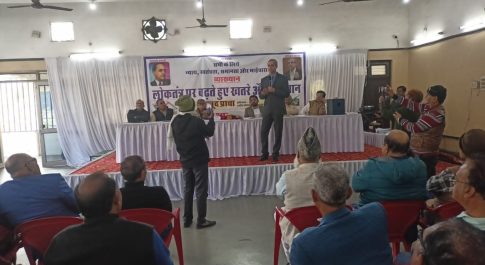 ईवीएम मशीन से चलाया जा रहा है देश का लोकतंत्र