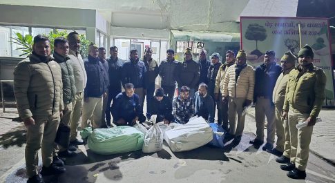 आर.डी.सी. से आबकारी टीम ने की भारी मात्रा में अवैध शराब बरामद 