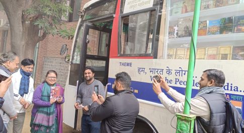 पुस्तक प्रकाश देती है – प्रो रीना जैन 