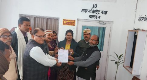 राष्ट्रवादी किसान क्रान्ति दल के जिला अध्यक्ष डी के मिश्रा ने दिया ज्ञापन