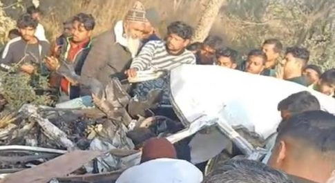 कार और डंपर की टक्कर में सेना के जवान समेत एक ही परिवार के 5 लोगों की मौत