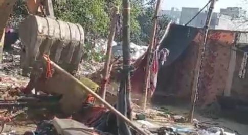 उत्तर प्रदेश आवास एवं विकास परिषद की टीम गाजियाबाद ने अजंतापुरम योजना में चार हेक्टेयर भूमि से अतिक्रमण हटाया 