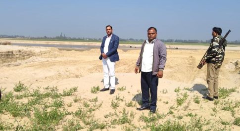 कछार में हो रहे खनन का एसडीएम मिहीपुरवा ने किया निरीक्षण