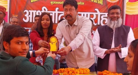ऑलमाइटी पब्लिक इंटर कॉलेज में छात्र-छात्राओं का आशीर्वाद समारोह आयोजन