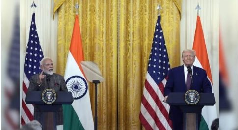 टैरिफ को तारीफ पढ़ता लगुआ-भगुआ मीडिया और ट्रंप के आगे दंडवत करती छप्पन इंची विदेश नीति