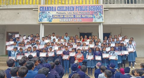 साइंस मॉडल प्रदर्शनी के छात्रों को दिया गया शील्ड सर्टिफिकेट