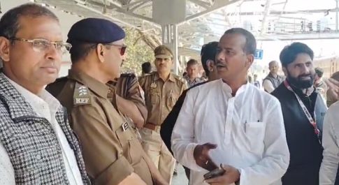 बृजमनगंज की मूलभूत सुविधाओं के लिए रेल महाप्रबंधक को सौपा ज्ञापन