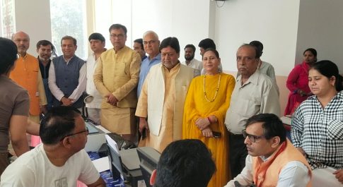 आधार सेवा केंद्रों की भीड़ से राहत दिलाने के लिए राष्ट्रीय व्यापार मंडल ने लगाया आधार शिविर