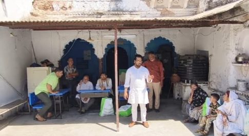 गरीब व जरूरतमंदों को वितरित किए राशन किट 