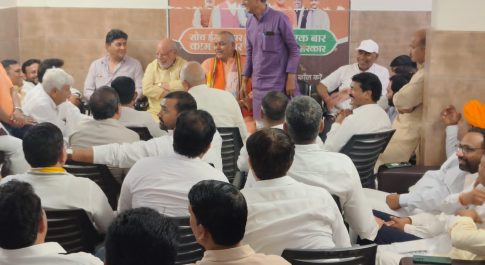 भाजपा जिलाध्यक्ष चैनपाल सिंह ने हवन यज्ञ कर किया कार्यालय का उद्घाटन