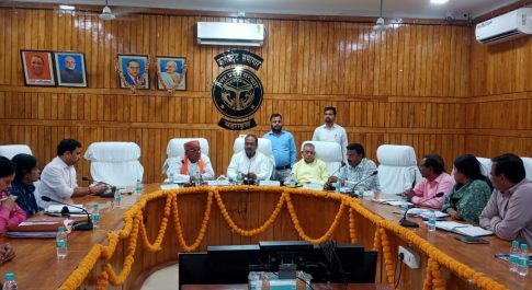 राज्य पिछड़ा वर्ग आयोग द्वारा गठित जांच समिति के सदस्यों ने अधिकारियों के साथ की बैठक