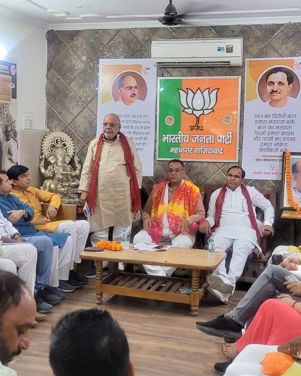 भाजपा जिला गाजियाबाद की जिला बैठक जिला अध्यक्ष चैनपाल सिंह की अध्यक्षता में संपन्न हुई