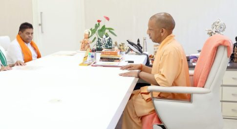 प्रसिद्ध समाजसेवी मांगेराम त्यागी ने मुख्यमंत्री योगी आदित्यनाथ से की शिष्टाचार भेंट