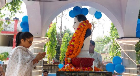 आम्बेडकर जयन्ती पर शहीद पार्क एवं आम्बेडकर पार्क पहुंची जिलाधिकारी