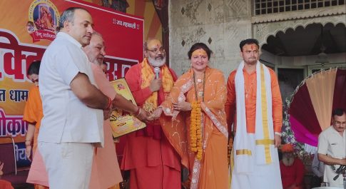 विश्व प्रसिद्ध शिवशक्ति धाम डासना में अक्षय तृतीया के पावन पर्व पर हजारों भक्तों ने माँ बगलामुखी से जिहादियों के सर्वनाश की प्रार्थना की