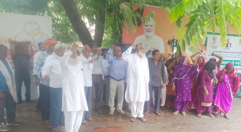 धरना स्थल पर मनाई कार्ल मार्क्स की 207 वीं जयंती