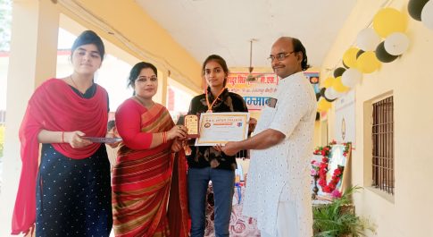 तिभा सम्मान समारोह में हाई स्कूल व इन्टरमीडिएट मेधावी छात्र एवं छात्राओं को किया पुरस्कृत
