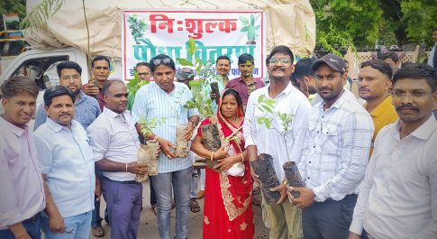 पौधा वितरण में आमजन ने दिखाया उत्साह ,पौधारोपण के लिए मची होड़
