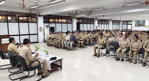 निमिष पाटील, पुलिस उपायुक्त ट्रांस हिंडन ने सिटीजन सर्विसेज की समीक्षा करते हुए शिकायती पुलिसकर्मियों के विरुद्ध की कार्यवाही
