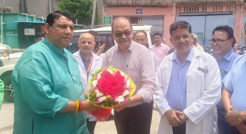 जिला चिकित्सालय में विधायक संजीव शर्मा ने किया सीसी रोड के निर्माण कार्य का उद्घाटन