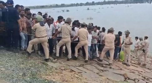 ताकली बांध विस्थापितों का फूटा गुस्साः जल सत्याग्रह शुरू