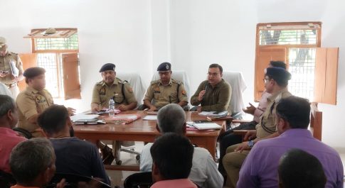 आईजी ने डीएम व एसपी के साथ थाना हरदी में की पीस कमेटी की बैठक